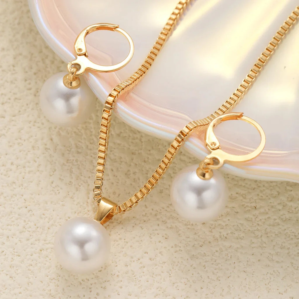 Stylish Pearl Jewelry Set for Women, Featuring Drop Earrings and Matching Necklace, Simple Elegant Everyday Wear and Party Acces